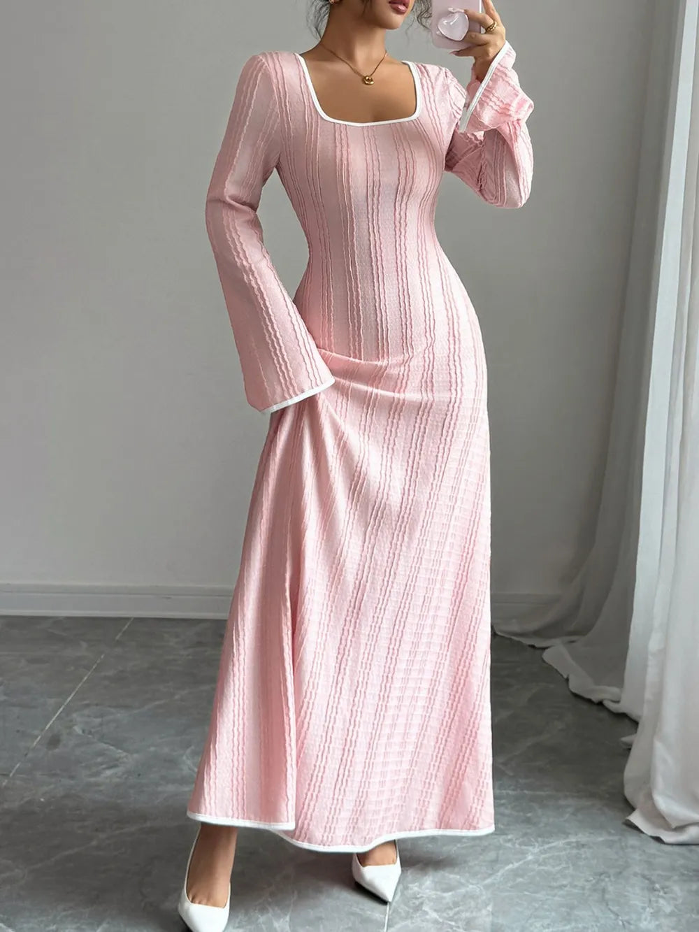 Elina™ Dzianinowa Sukienka Maxi z Rozszerzanymi Rękawami – Pudrowy Róż