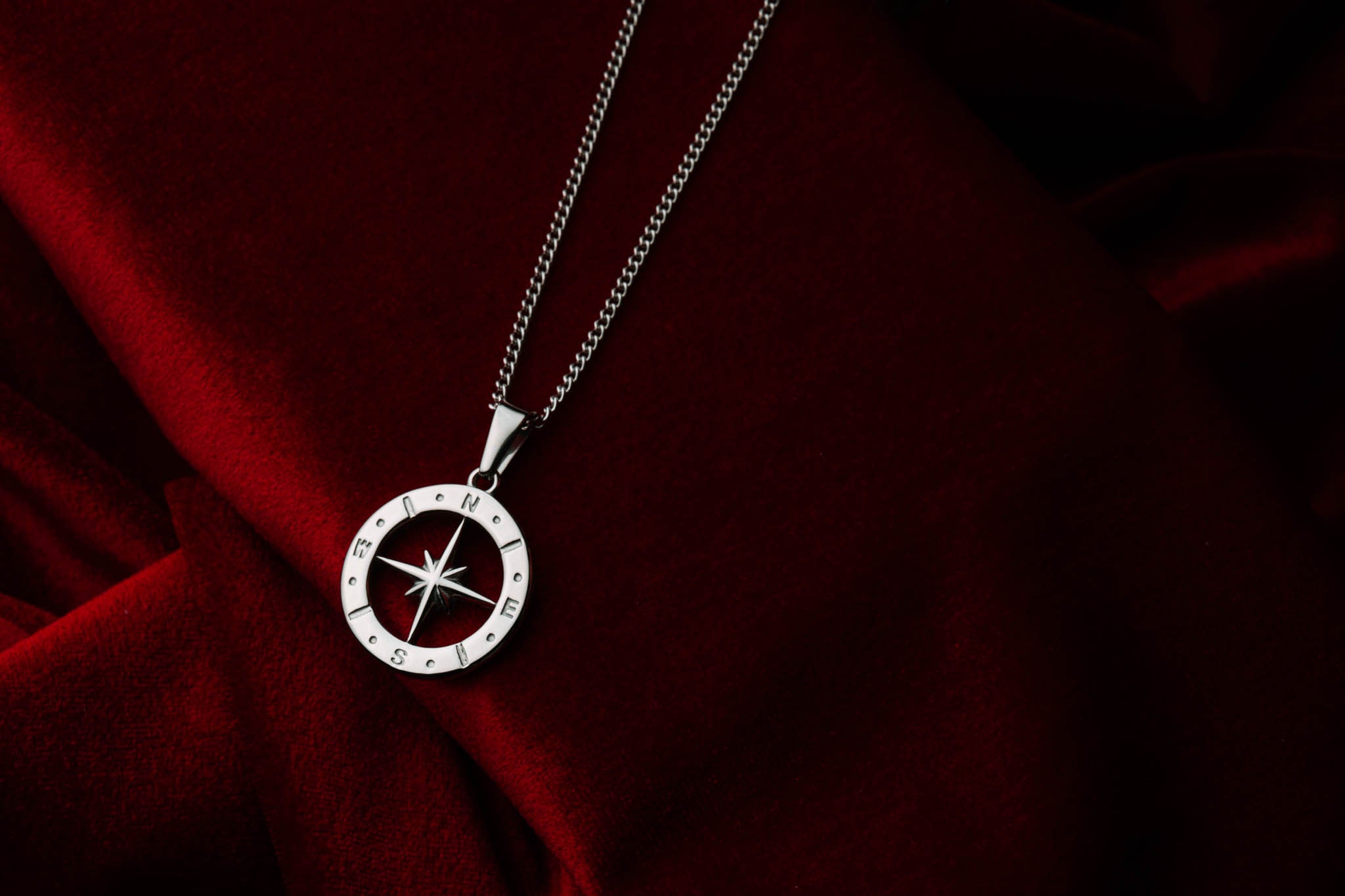 Srebrny naszyjnik COMPASS