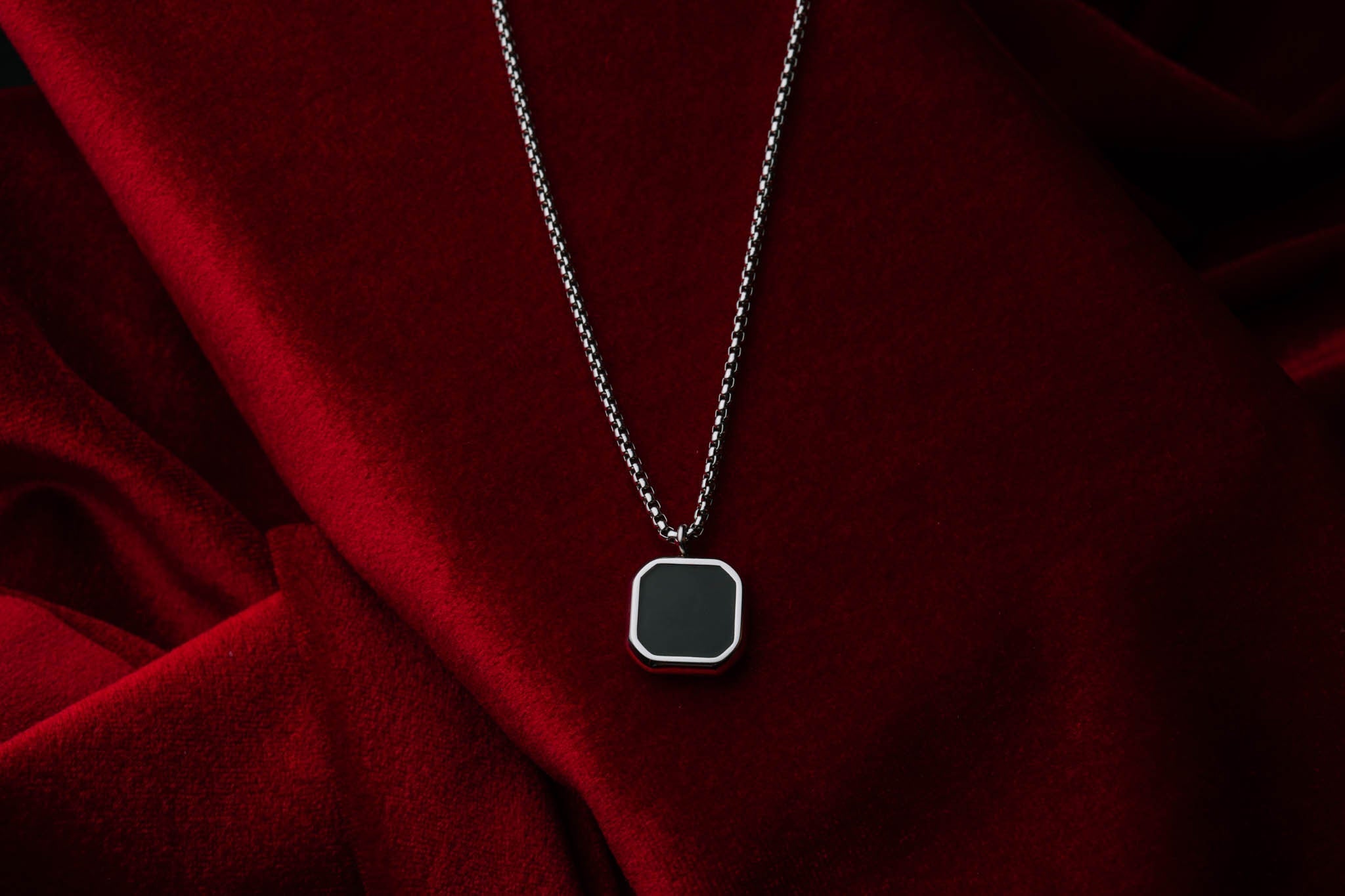 Srebrny naszyjnik NOIRUM