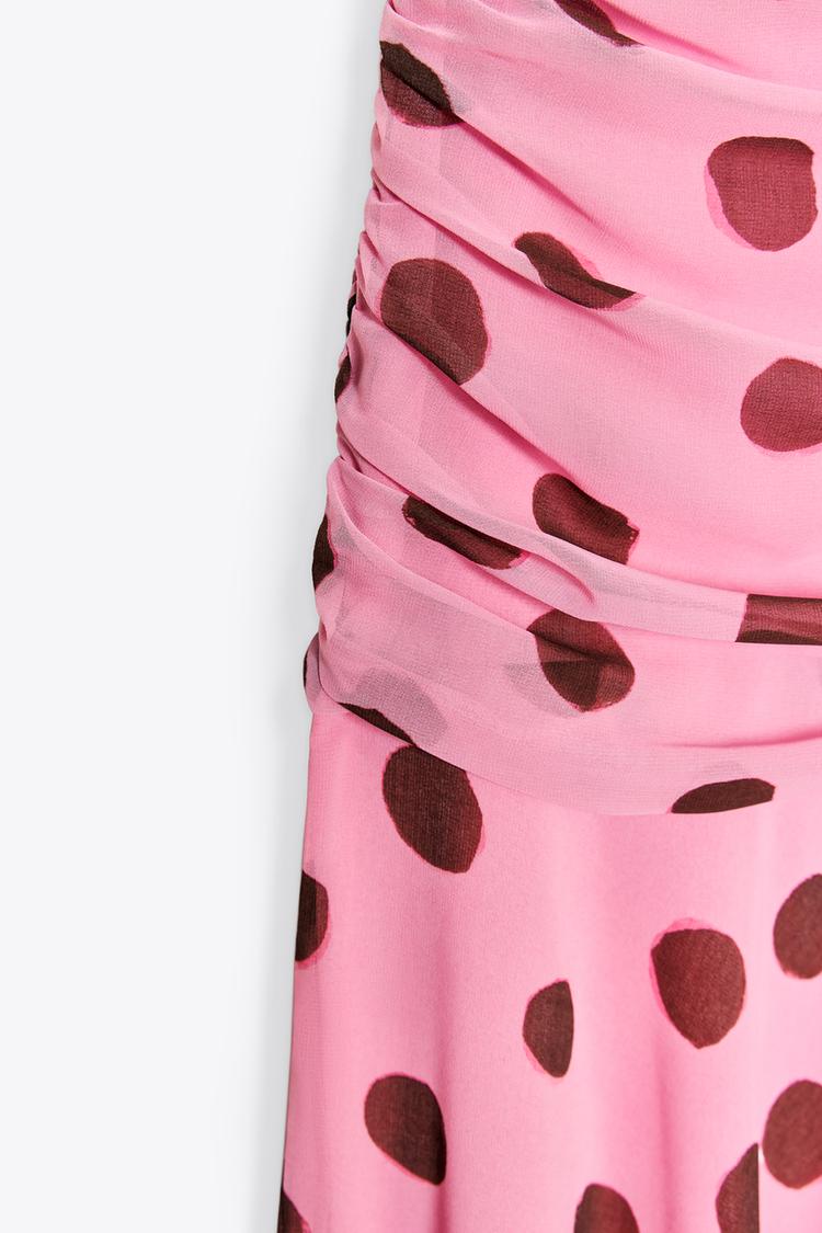 Dolcé Sorella™ – Różowa Suknia Maxi w Grochy z Głębokim Dekoltem