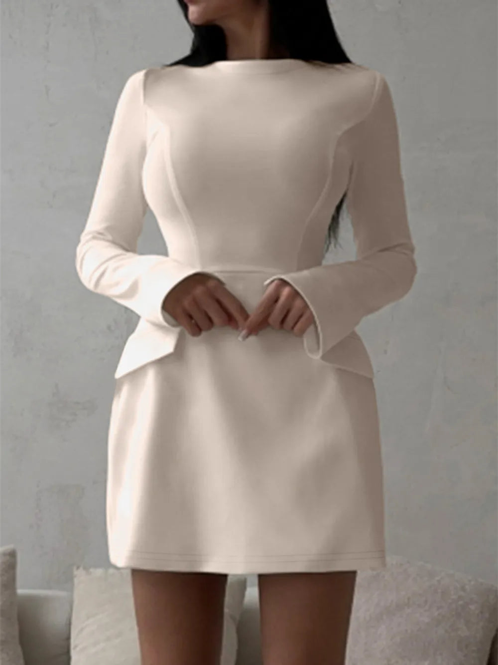 Elanesse™ Elegancka Sukienka Mini z Długim Rękawem