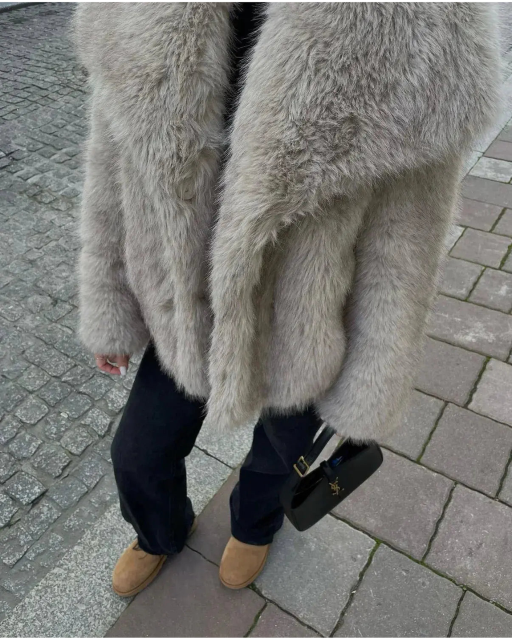 Elegancki futrzany płaszcz damski - regular fit - Belle Couture - FP 22 - Esencja Elegancji