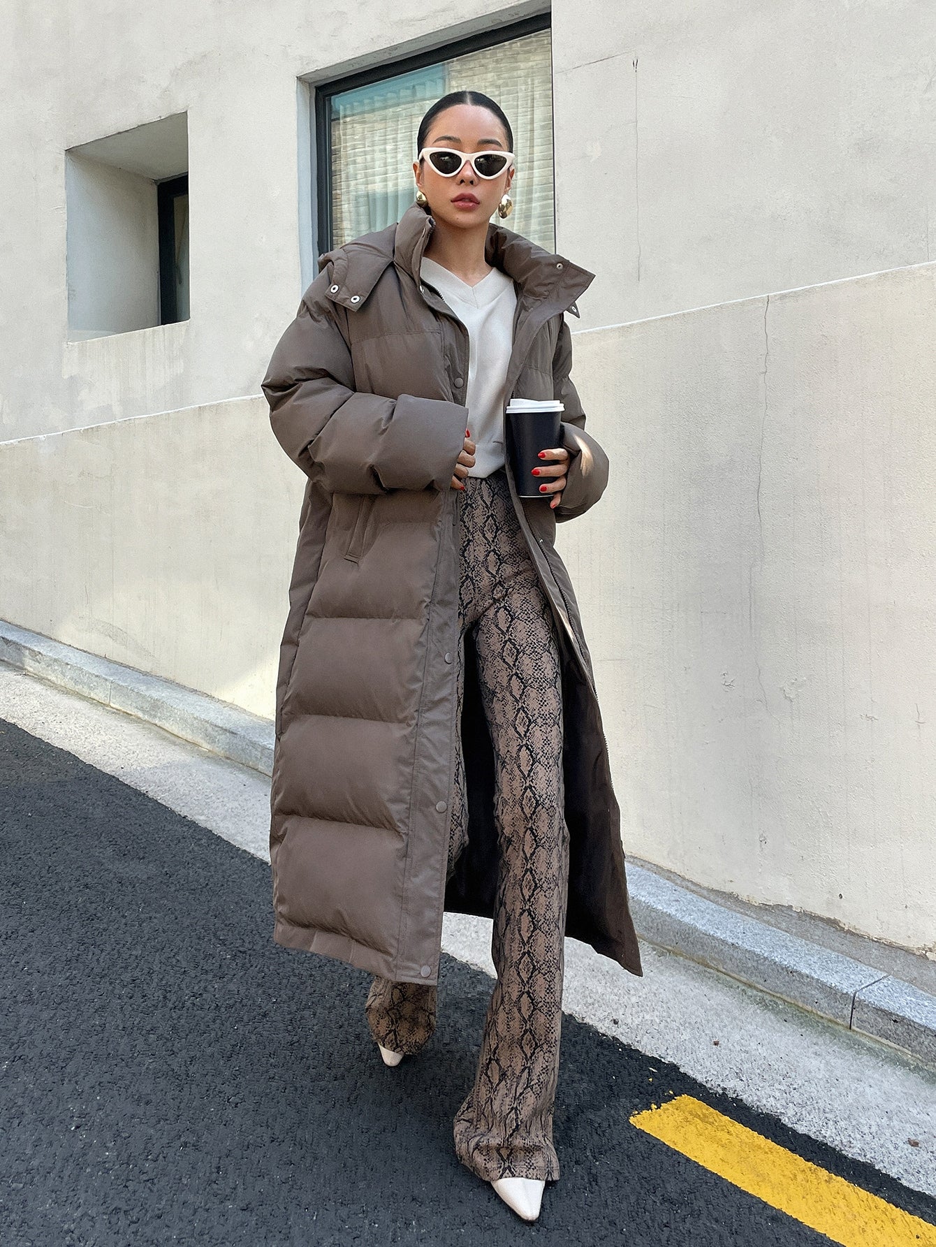 Damskie puchowe kurtki - regular fit - komfortowe ciepło - niezbędna elegancja
