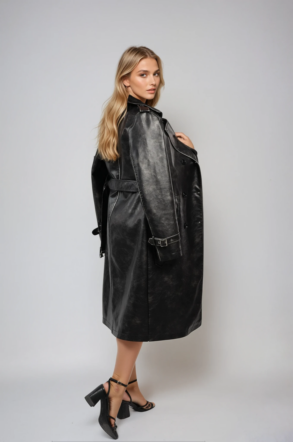 Ewa - Płaszcz typu trench wykonany z imitacji skóry
