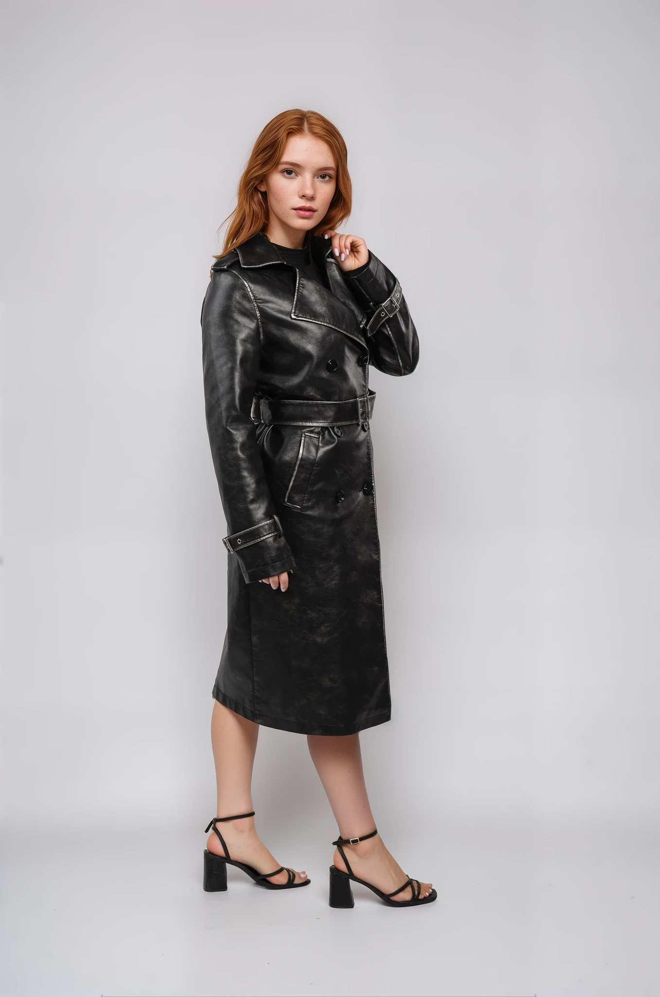 Ewa - Płaszcz typu trench wykonany z imitacji skóry