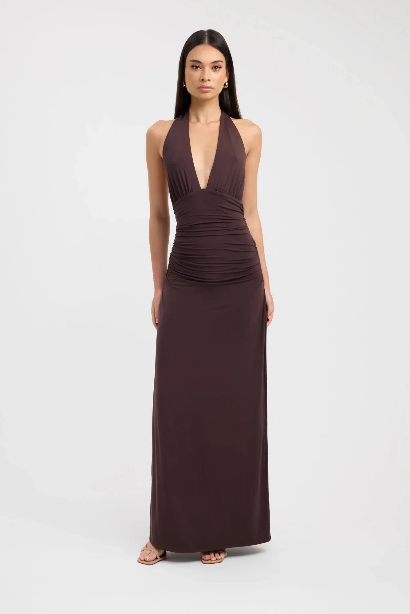 Serena™ – Elegancka Suknia Maxi z Dekoltem w Serek i Marszczeniem