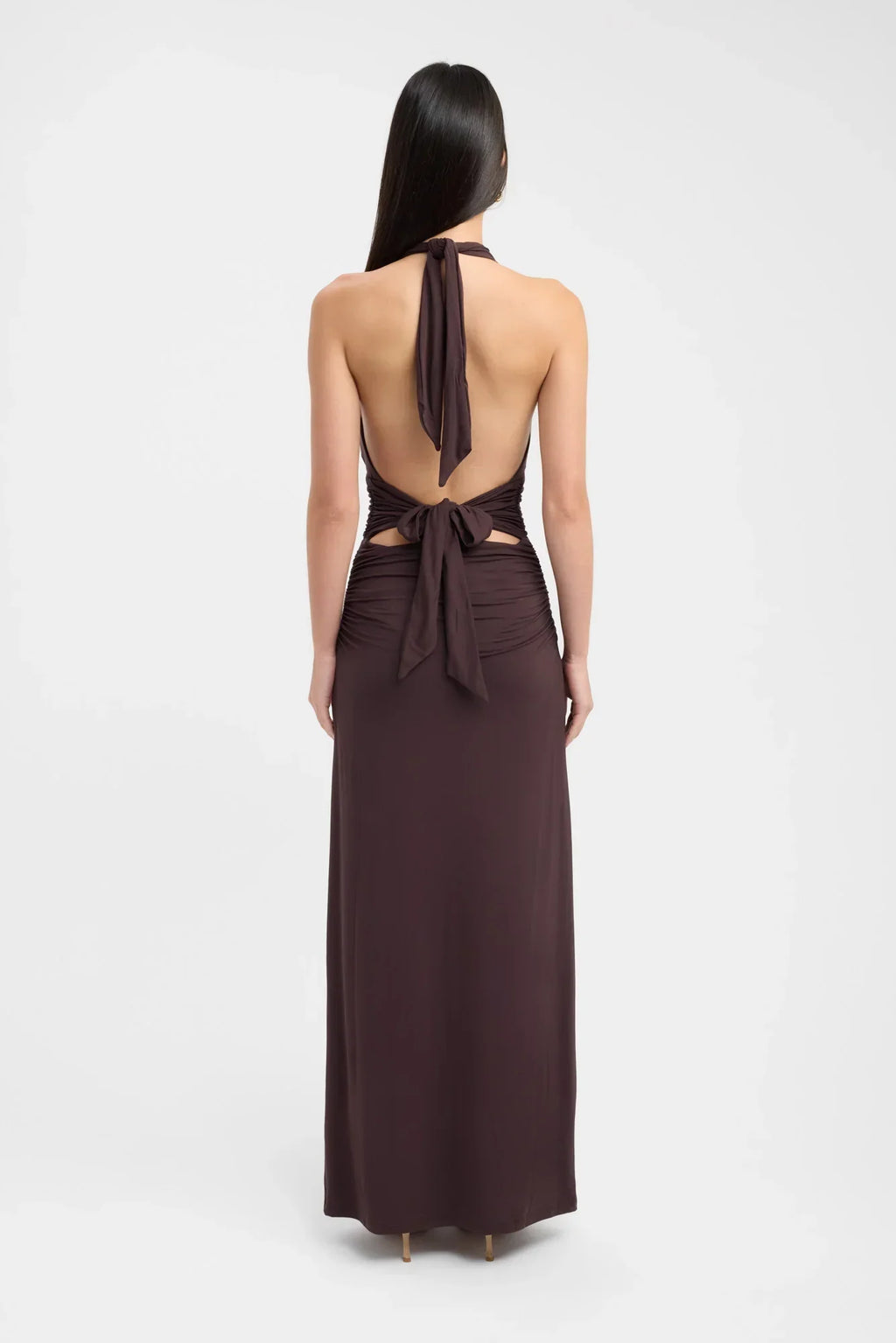 Serena™ – Elegancka Suknia Maxi z Dekoltem w Serek i Marszczeniem