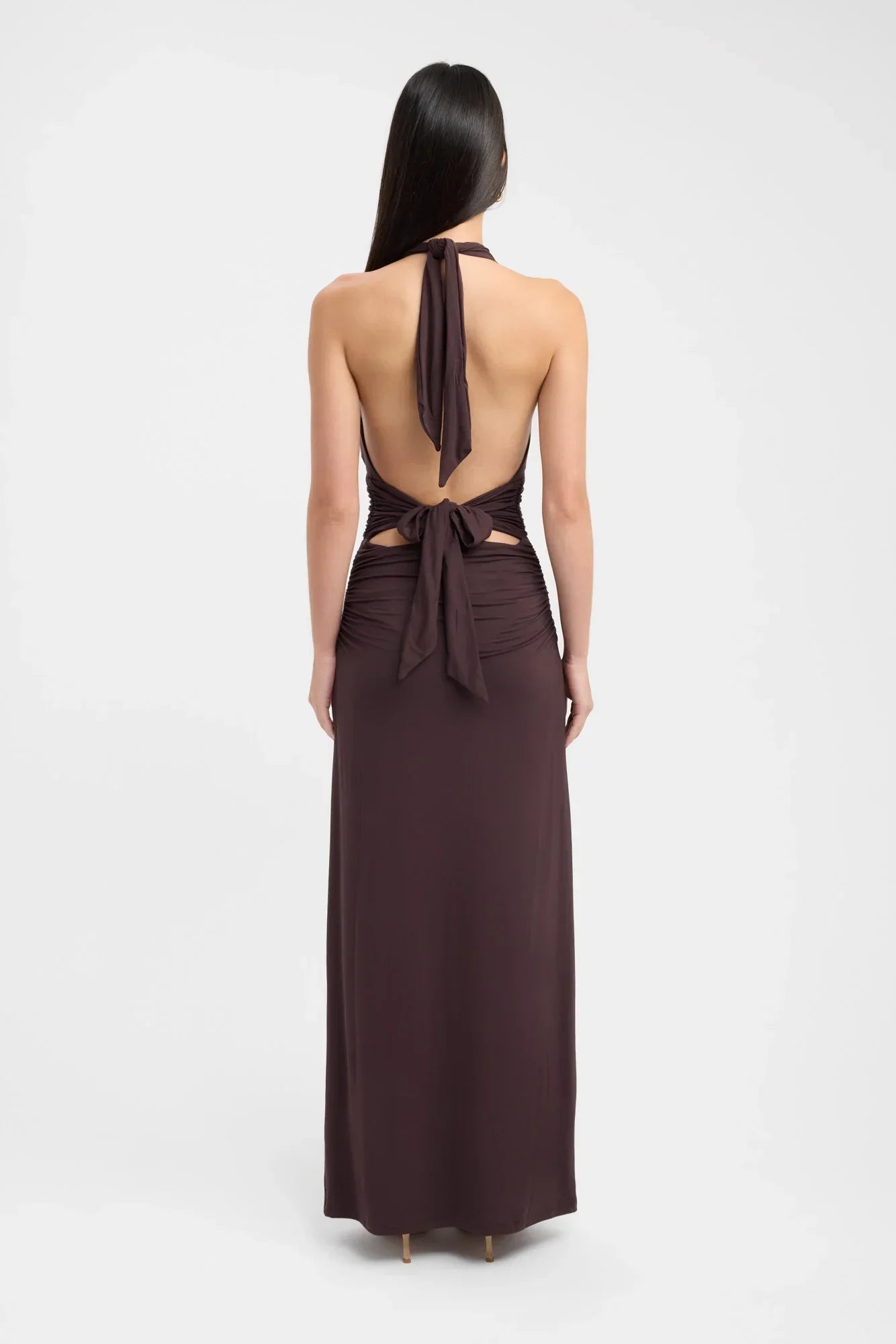 Serena™ – Elegancka Suknia Maxi z Dekoltem w Serek i Marszczeniem