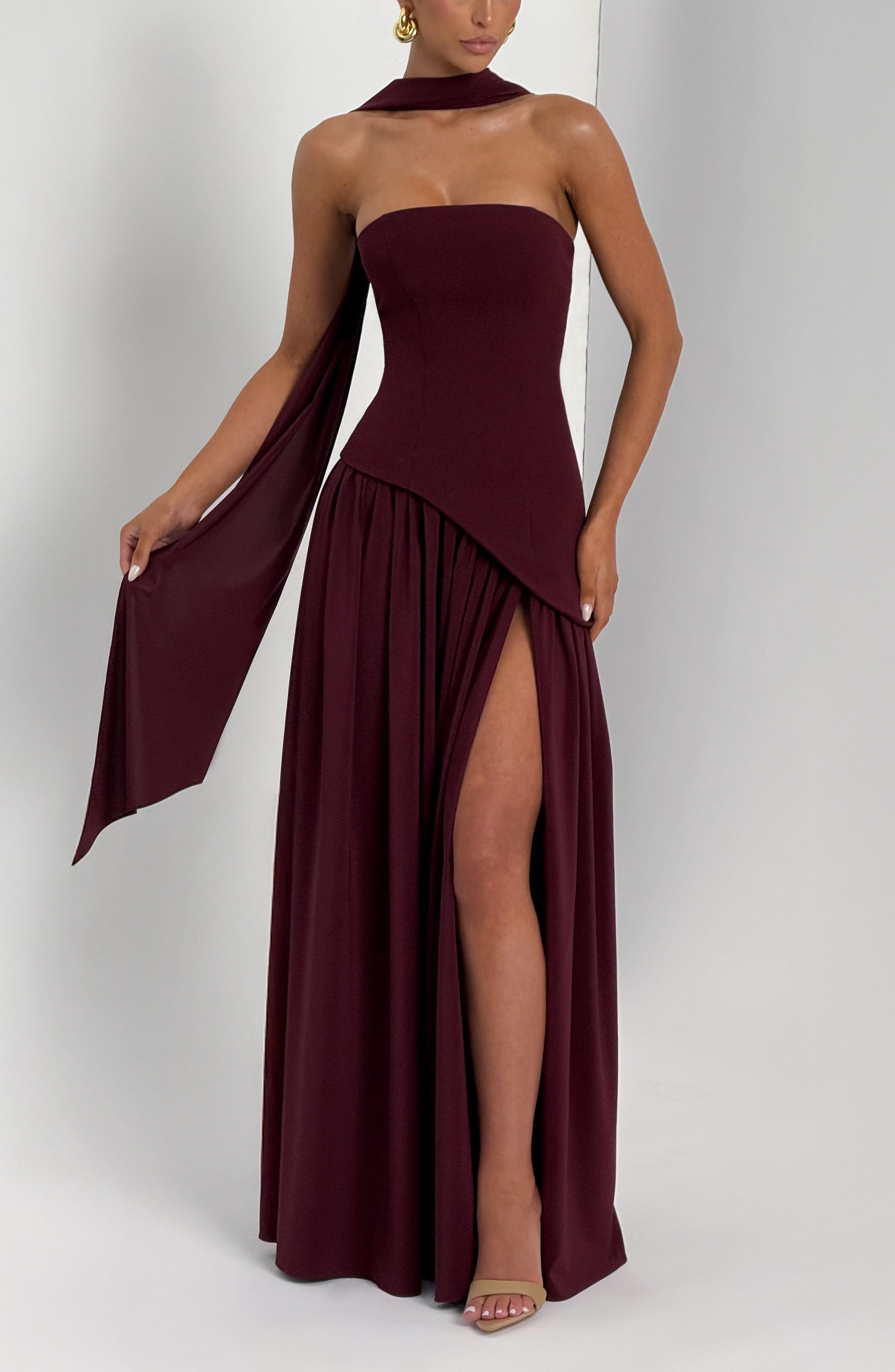 Samira™ – Bordowa Suknia Maxi bez Ramiączek z Rozcięciem