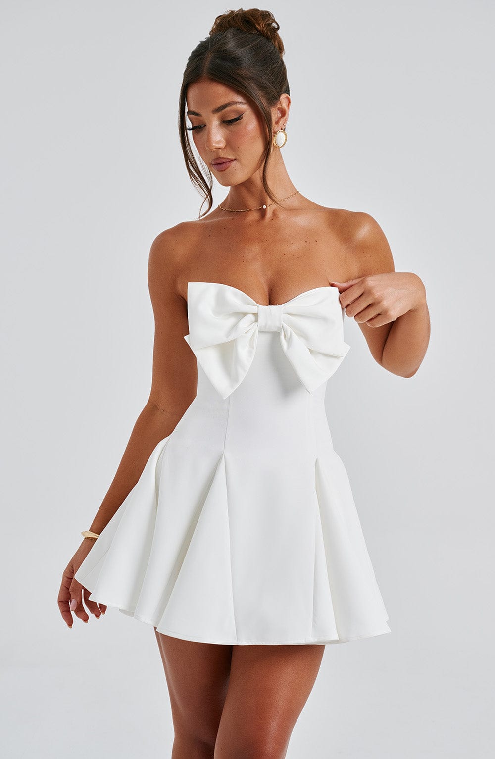Valentina Dress – biała elegancja z nutą romantyzmu