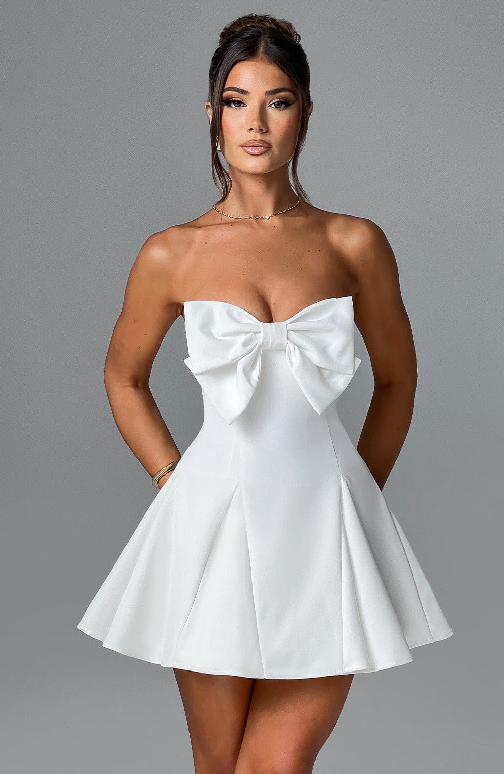 Valentina Dress – biała elegancja z nutą romantyzmu