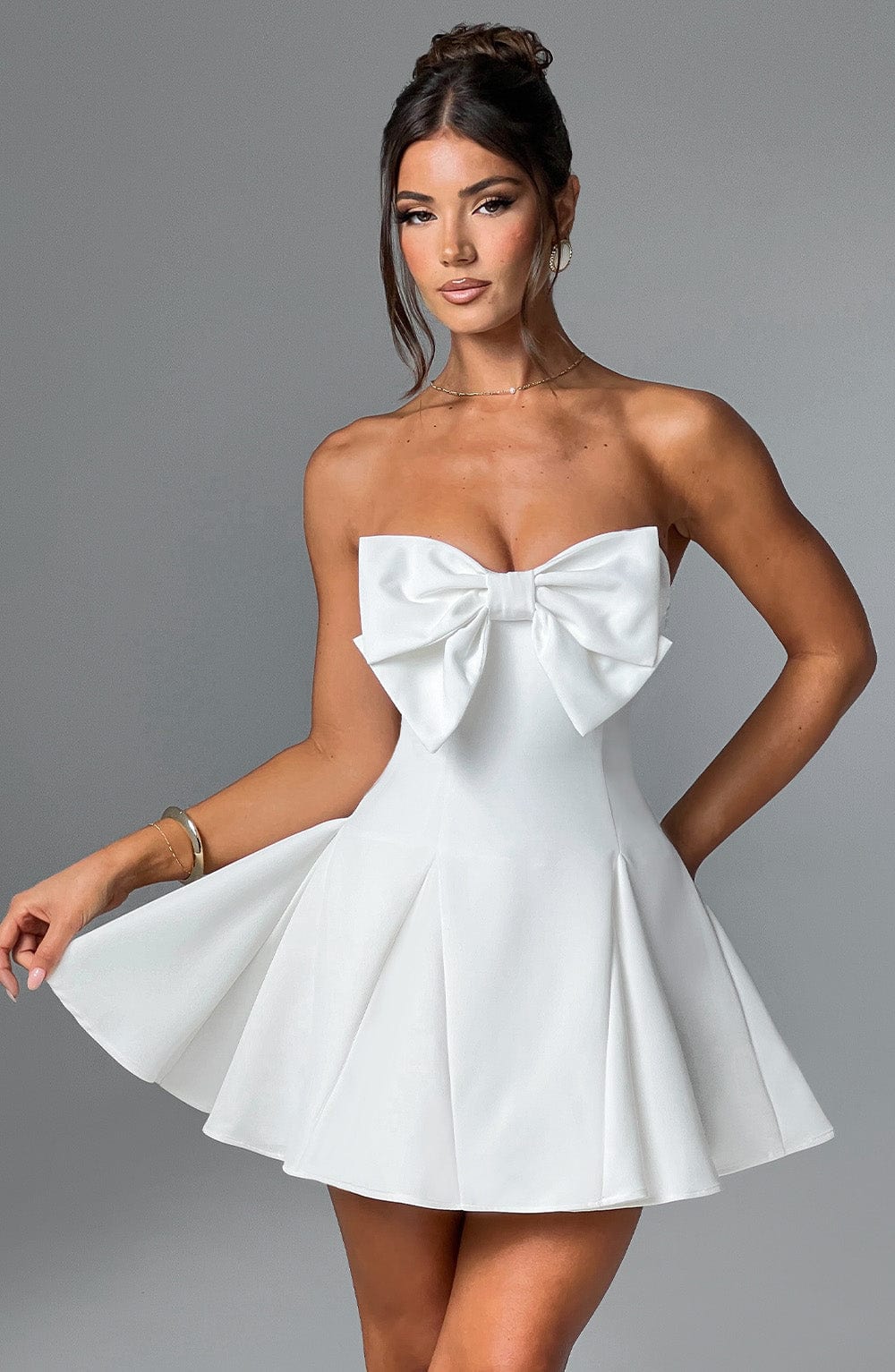 Valentina Dress – biała elegancja z nutą romantyzmu