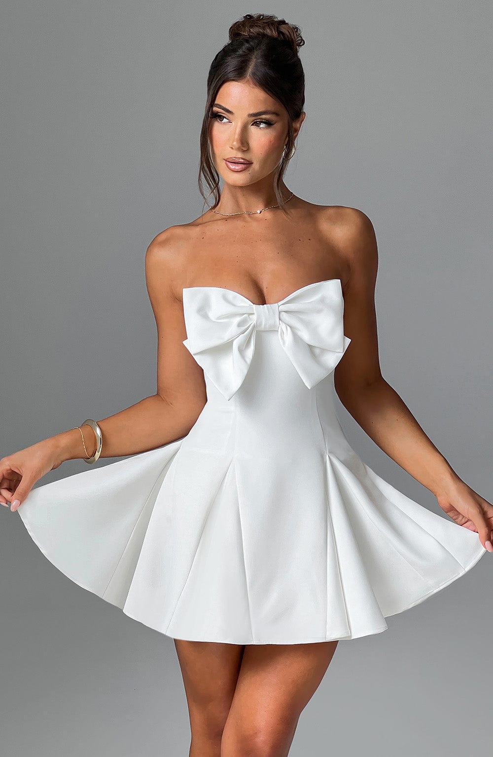 Valentina Dress – biała elegancja z nutą romantyzmu