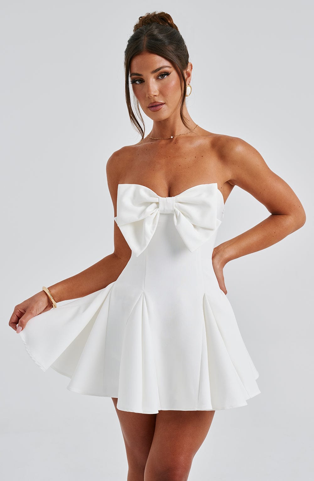 Valentina Dress – biała elegancja z nutą romantyzmu
