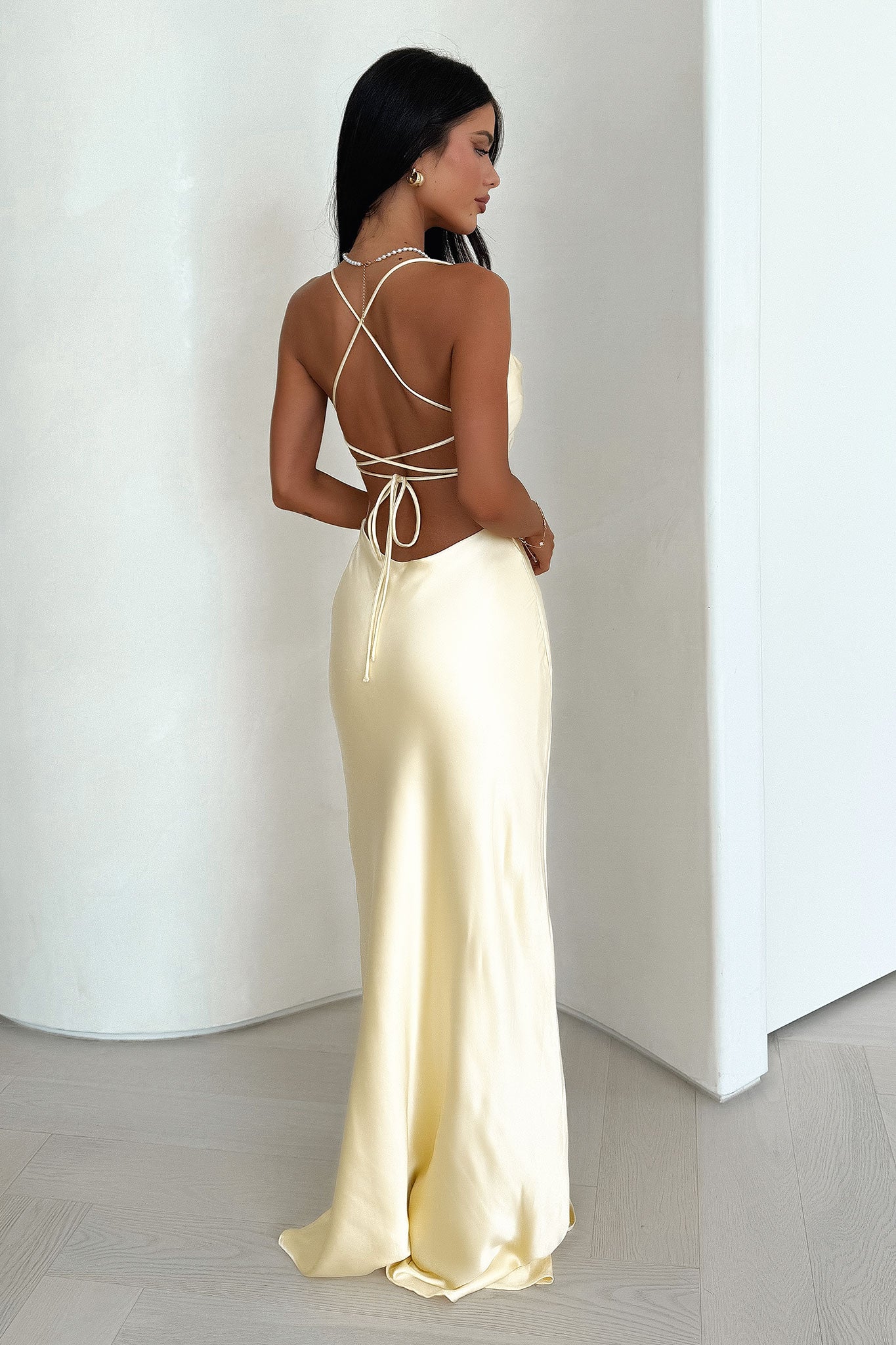 Celestina™ – Satynowa Suknia Maxi z Dekoltem Woda