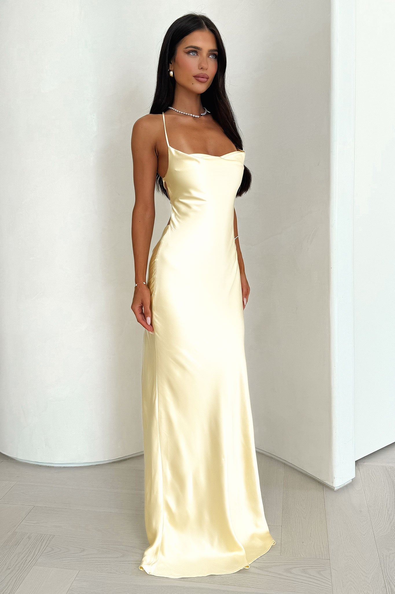 Celestina™ – Satynowa Suknia Maxi z Dekoltem Woda